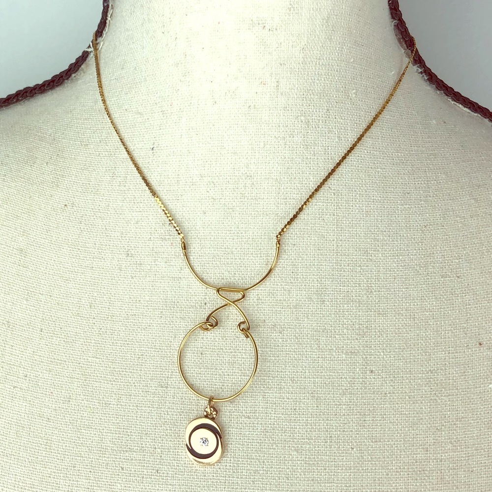 Gold necklace with diamond detail
